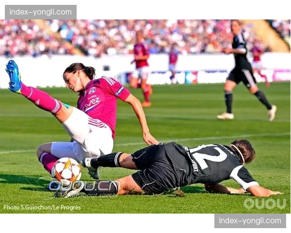 实时分析：洛里昂变阵三后卫后，边翼卫的上下往返跑动距离大幅增加