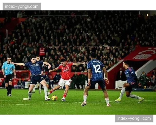 诺丁汉森林门将屡献神扑，力保球门不失